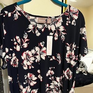 Chicos floral top Navy and Whit w/red accent
